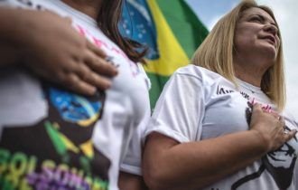 Ex-empregado diz que 1ª mansão de Bolsonaro na Barra teve dinheiro por fora