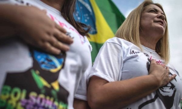 Ex-empregado diz que 1ª mansão de Bolsonaro na Barra teve dinheiro por fora