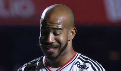 Lance bizarro de Patrick no São Paulo viraliza e diverte torcida do Inter: "Não se esqueçam do passado dele"