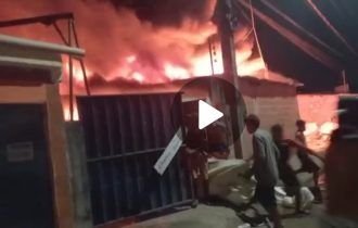 Moradores ficam presos em residência durante incêndio em Manaus