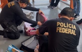 PF prende em flagrante seis pessoas e apreende dinheiro no Porto de Tefé