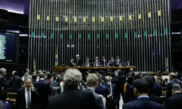 Quatro deputados que buscam reeleição não propuseram PLs no ano; veja lista