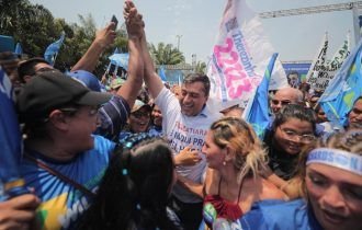 Wilson destaca que já destinou mais de R$ 284 milhões a Itacoatiara, em comício na cidade