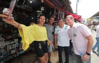 Wilson Lima e Marcos Rotta garantem reforma da Feira do Manoa, em caminhada na zona norte