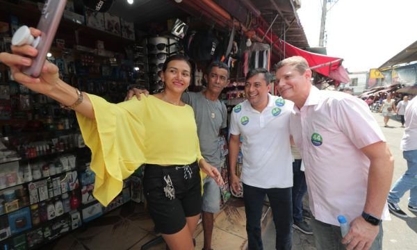 Wilson Lima e Marcos Rotta garantem reforma da Feira do Manoa, em caminhada na zona norte