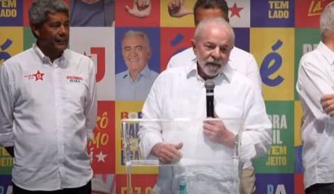 Lula faz caminhadas no Rio de Janeiro e em Salvador