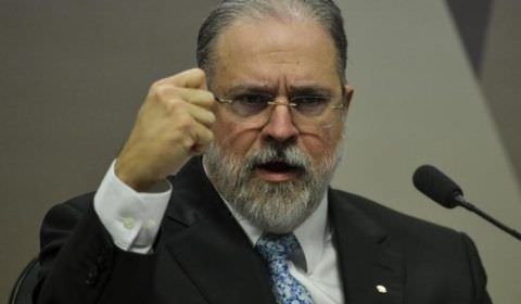 Aras vai ao STF contra ampliação de poderes do TSE para enfrentar ‘fake news’