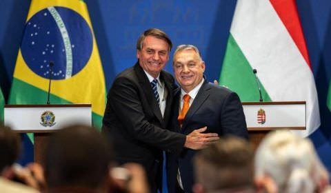 Bolsonarismo cria raízes e Brasil repete experiência de Hungria e EUA