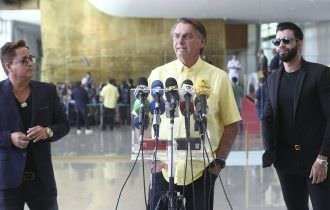 Bolsonaro recebe apoio de ex-senadores e cantores sertanejos