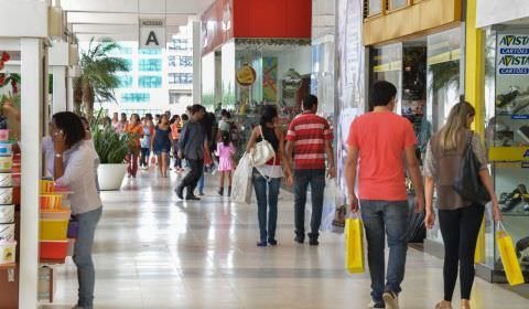 CNC projeta maior oferta de vagas temporárias desde o Natal de 2013