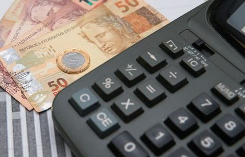 Contas do governo têm superávit de R$ 4,8 bilhões