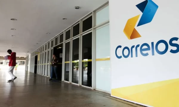 Correios vão leiloar 41 mil objetos que não foram entregues aos destinatários