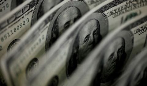 Dólar tem pouca alteração ante real à espera de Powell