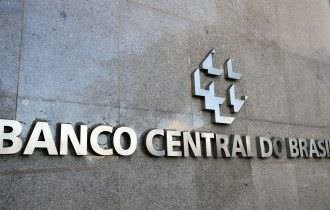 Relatório do BC prevê alta de 2,1% do PIB e queda da inflação em 2025