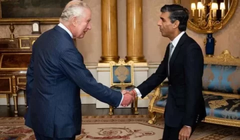“Fui eleito para consertar erros”, diz Rishi Sunak, novo 1º ministro do Reino Unido