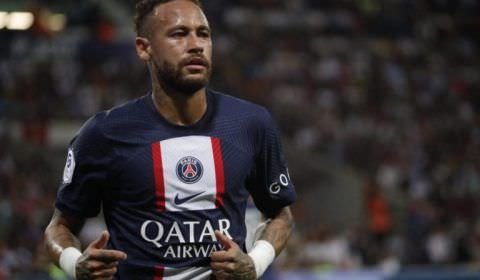 Após cirurgia, Neymar trata lesão no tornozelo com fisioterapia