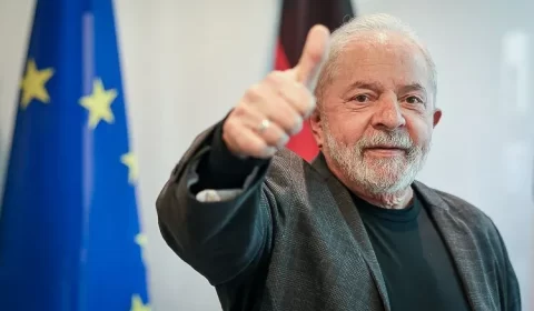 Lula fez cirurgia para retirada de lesão na laringe