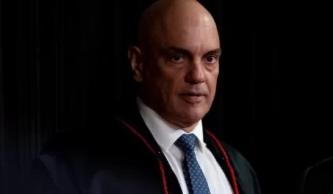 Moraes dá 24h para Bolsonaro exibir provas de inserções irregulares