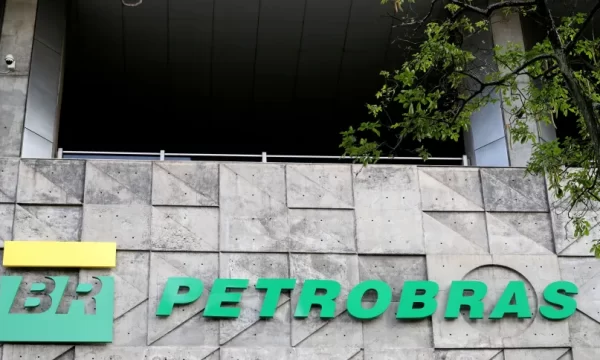 Petrobras formaliza compromisso de pagamento de contribuições a fundo de pensão