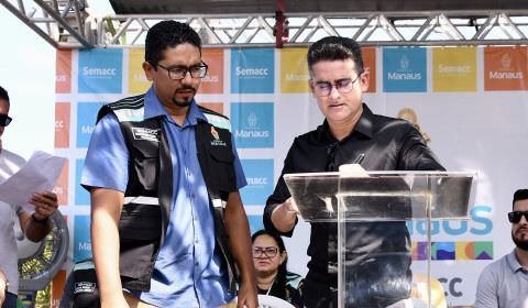 Prefeito David Almeida assina Ordem de Serviço da feira municipal do bairro da Paz