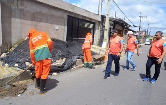Prefeitura de Manaus realiza ação de limpeza na zona Leste