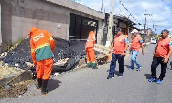 Prefeitura de Manaus realiza ação de limpeza na zona Leste