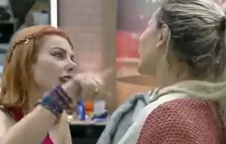 VÍDEO: Com cusparada, Deolane e Deborah protagonizam barraco e advogada é acusada de agressão