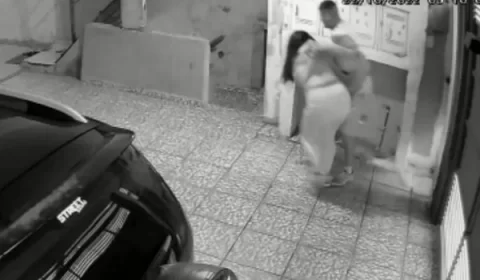 Vídeo: namorado puxa cabelo e mata mulher na frente da prima