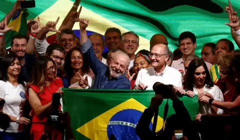 A jornada dupla dos voluntários da equipe de transição de Lula