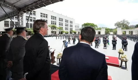 Bolsonaro ignora 'Brasil acima de tudo' ao não ajudar em transição