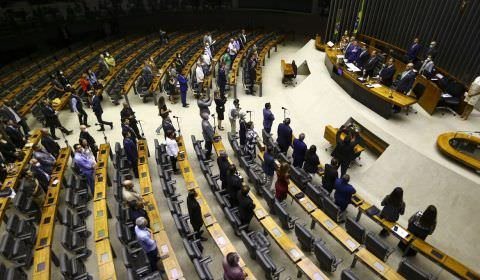 Câmara homenageia os 100 anos do rádio no Brasil