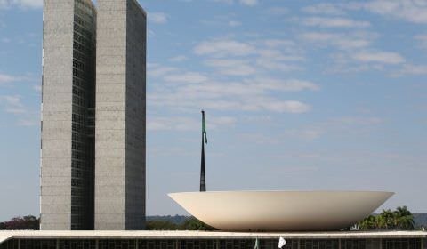 Câmara instaura comissão para analisar PEC sobre piso da enfermagem