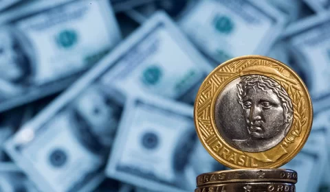 Dólar dispara na abertura e bate nos R$ 5,53 com temor sobre PEC