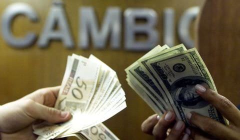 Dólar sobe para R$ 5,17 com incertezas sobre equipe econômica