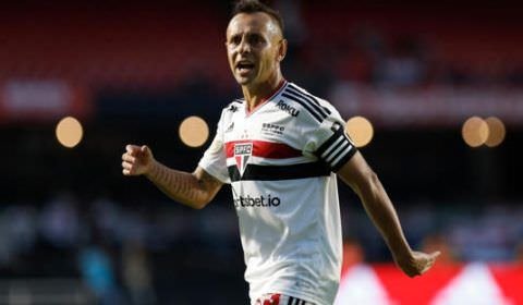É só ligar: Rafinha gera influência na web para São Paulo fechar com novo treinador