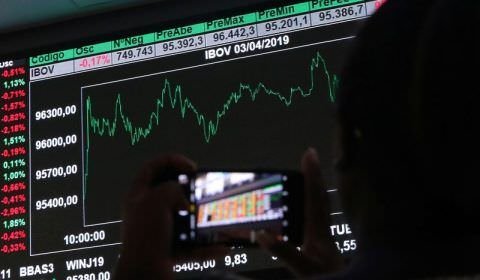 Ibovespa avança com apoio de Vale, mas incerteza sobre equipe de Lula ainda pesa