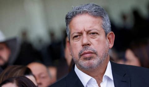 Lira e centrão ficam fortalecidos com PEC da transição articulada por equipe de Lula