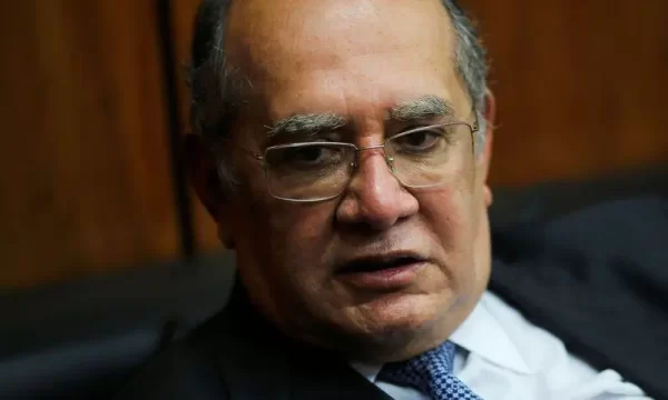 Mulher questiona Gilmar Mendes em Nova York: “o crime compensa no Brasil?”