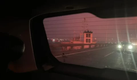 Navio bate na ponte Rio-Niterói e via é interditada nos dois sentidos; veja vídeo