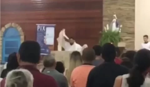 Padre que abandonou missa diz que se irritou com pedido para “fazer L”