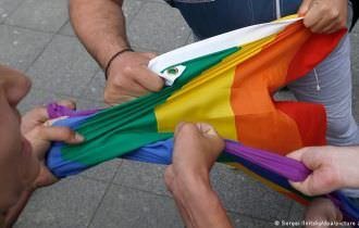 Rússia aprova projeto mais severo contra população LGBTQ