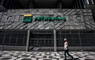 Sai governo, entra governo, e a Petrobras sofre