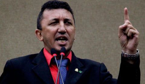 Sassá manda recado para bolsonaristas ‘Vai invadir minha casa, pega tiro’