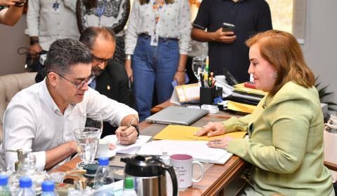 TCE-AM e Prefeitura de Manaus firmam TAG que garante emprego a quase 3 mil funcionários de Manaus