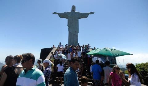 Transferência do Dia do Servidor muda rotina do Rio
