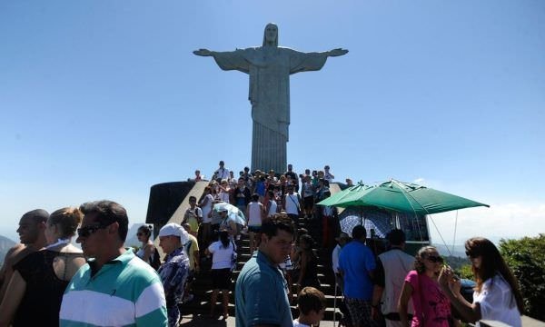 Transferência do Dia do Servidor muda rotina do Rio