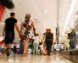 Varejo fecha primeiro semestre em queda de 2,2%, apesar de reação no segundo trimestre, aponta IICV