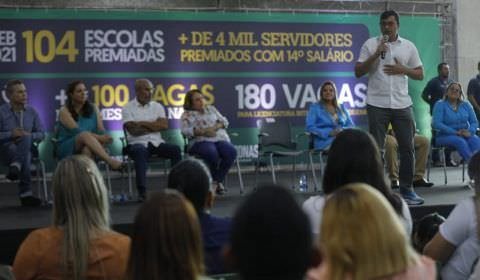 Wilson Lima anuncia pagamento do 14º salário na segunda (28) a educadores de escolas que superaram metas no Ideb