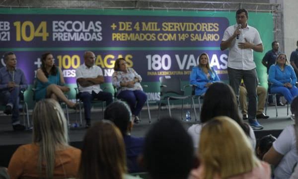 Wilson Lima anuncia pagamento do 14º salário na segunda (28) a educadores de escolas que superaram metas no Ideb