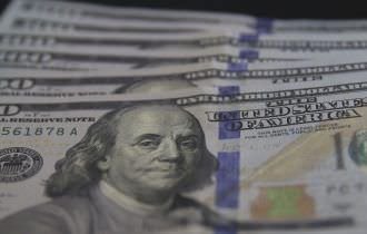Dólar tem leve alta e sobe para R$ 5,30 após decisões do STF